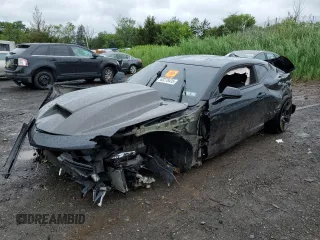 2018 Chevrolet Camaro 1SS z VIN 1G1FE1R7XJ0186321, wystawiony jako Copart lot #62278435 z przebiegiem Nie podano mil oraz Szkoda całkowita • Salvage title. Historia ofert i sprzedaży dostępna na DreamBid. Obrazek 1.