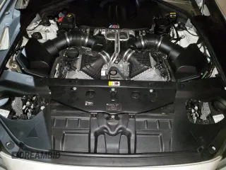 2017 BMW M6 z VIN WBS6J9C56HD934812, wystawiony jako Copart lot #44018915 z przebiegiem 84 409 mil mil oraz Szkoda całkowita • Salvage title. Historia ofert i sprzedaży dostępna na DreamBid. Obrazek 11.