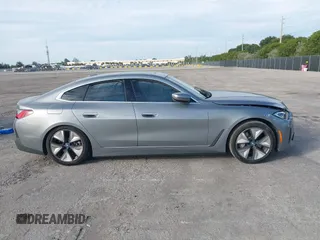 2024 BMW i4 eDrive35 z VIN WBY43AW00RFT13208, wystawiony jako IAAI lot #41191478 z przebiegiem 9 638 mil mil oraz . Historia ofert i sprzedaży dostępna na DreamBid. Obrazek 13.