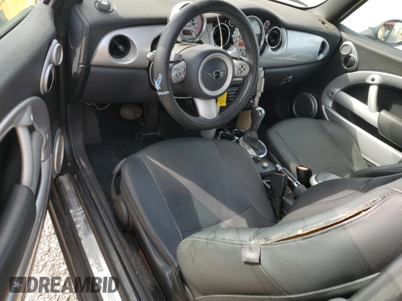 2008 MINI Convertible z VIN WMWRF33588TG18367, wystawiony jako Copart lot #47261345 z przebiegiem 132 150 mil mil oraz Szkody całkowita. Historia ofert i sprzedaży dostępna na DreamBid. Obrazek 8.