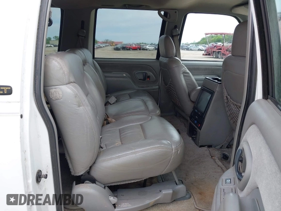 1999 Chevrolet Suburban with VIN 3GNEC16RXXG169156, listed as a IAAI auction lot 41981088 with 229,783 mi miles and . Bid and sale history available at DreamBid. Image 8.