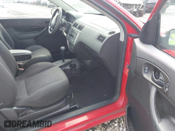 2006 Ford Focus S z VIN 1FAFP31N16W157503, wystawiony jako IAAI lot #41951385 z przebiegiem 78 687 mil mil oraz . Historia ofert i sprzedaży dostępna na DreamBid. Obrazek 5.
