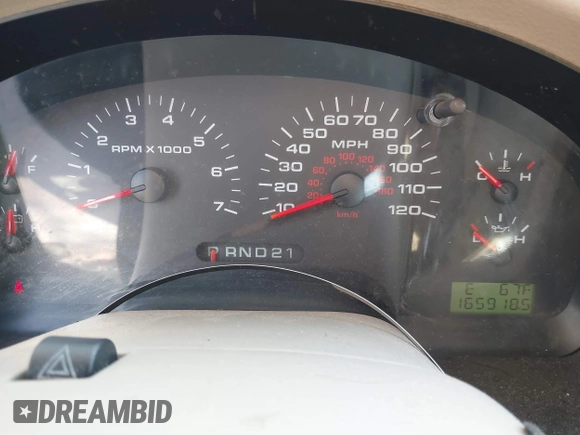 2005 Ford F-150 XLT with VIN 1FTPX14505FB72622, listed as a IAAI auction lot 41823532 with 165,918 mi miles. Bid and sale history available at carsss.com. Image 7.