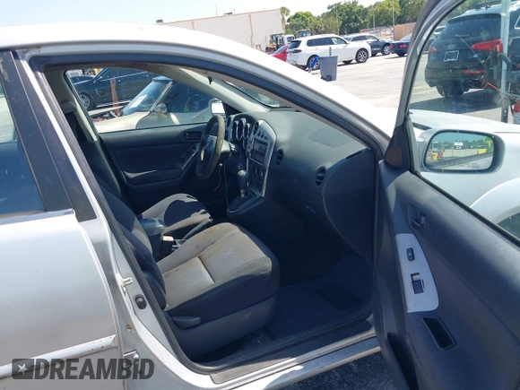 2005 Pontiac Vibe z VIN 5Y2SL63835Z410900, wystawiony jako IAAI lot #42299386 z przebiegiem 131 207 mil mil oraz . Historia ofert i sprzedaży dostępna na DreamBid. Obrazek 5.