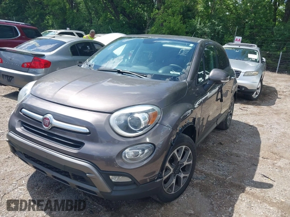 2016 FIAT 500X Trekking z VIN ZFBCFYCT6GP391983, wystawiony jako IAAI lot #42329595 z przebiegiem 152 359 mil mil oraz . Historia ofert i sprzedaży dostępna na DreamBid. Obrazek 2.