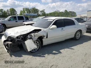 2006 Lincoln Town Car Signature z VIN 1LNHM81W26Y600713, wystawiony jako Copart lot #56341385 z przebiegiem Nie podano mil oraz Szkoda całkowita • Salvage title. Historia ofert i sprzedaży dostępna na DreamBid. Obrazek 1.