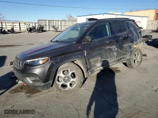 2022 Jeep Compass Trailhawk with VIN 3C4NJDDB0NT122602, listed as a Copart auction lot 84298054 with 70,581 mi miles and Salvage Title. Bid and sale history available at carsss.com. Image 1.