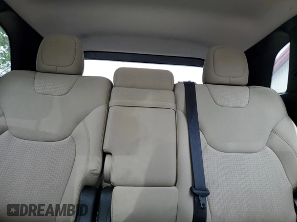 2016 Jeep Cherokee Latitude z VIN 1C4PJMCS1GW255747, wystawiony jako Copart lot #61195425 z przebiegiem 63 484 mil mil oraz Szkoda całkowita • Salvage title. Historia ofert i sprzedaży dostępna na DreamBid. Obrazek 10.