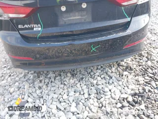 2018 Hyundai Elantra SE z VIN 5NPD74LF7JH351495, wystawiony jako IAAI lot #42154435 z przebiegiem 178 925 mil mil oraz . Historia ofert i sprzedaży dostępna na DreamBid. Obrazek 6.