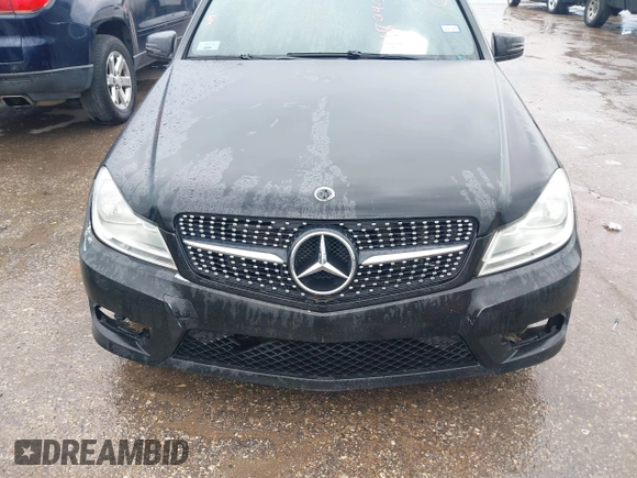 2011 Mercedes-Benz C 300 Sport z VIN WDDGF8BB8BR159377, wystawiony jako IAAI lot #41894005 z przebiegiem 156 394 mil mil oraz . Historia ofert i sprzedaży dostępna na DreamBid. Obrazek 6.