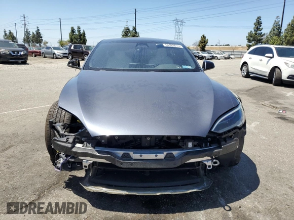 2022 Tesla Model S z VIN 5YJSA1E53NF491494, wystawiony jako Copart lot #56483015 z przebiegiem 31 507 mil mil oraz Szkoda całkowita • Salvage title. Historia ofert i sprzedaży dostępna na DreamBid. Obrazek 5.