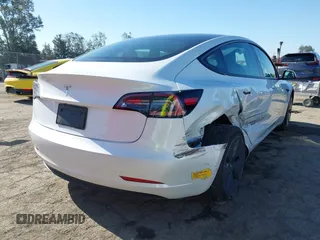 2023 Tesla Model 3 z VIN 5YJ3E1EA2PF410378, wystawiony jako IAAI lot #42265294 z przebiegiem 16 000 mil mil oraz . Historia ofert i sprzedaży dostępna na DreamBid. Obrazek 4.