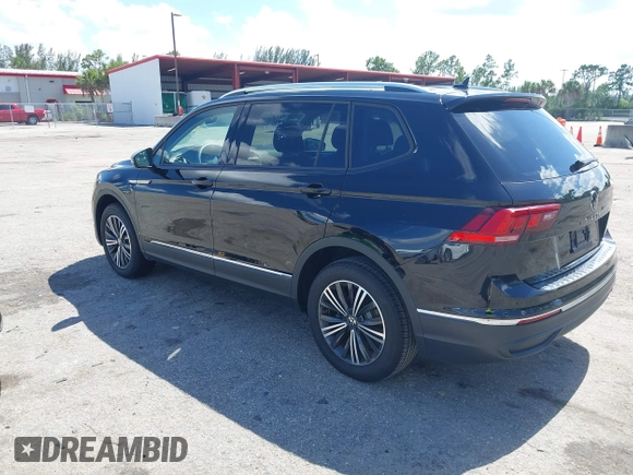 2024 Volkswagen Tiguan Wolfsburg Edition с VIN 3VV6B7AX7RM213144, выставлен на аукционе IAAI как лот 42523305 с пробегом 3 940 миль миль и . История ставок и продаж доступна на DreamBid. Изображение 3.