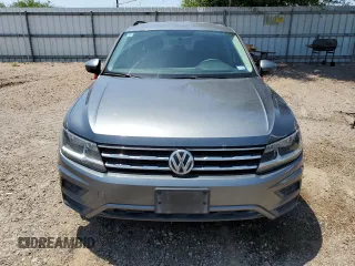 2018 Volkswagen Tiguan S z VIN 3VV1B7AXXJM109293, wystawiony jako Copart lot #55802845 z przebiegiem 49 821 mil mil oraz Szkoda całkowita • Salvage title. Historia ofert i sprzedaży dostępna na DreamBid. Obrazek 5.