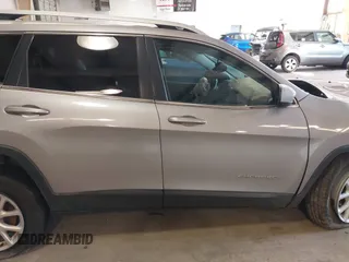 2018 Jeep Cherokee Latitude with VIN 1C4PJMCB7JD539368, listed as a IAAI auction lot 41525131 with Not Provided miles. Bid and sale history available at carsss.com. Image 13.