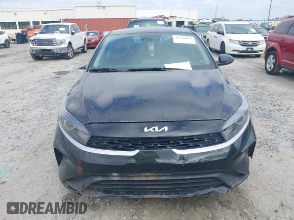 2023 Kia Forte LXS z VIN 3KPF24AD4PE627976, wystawiony jako IAAI lot #41540833 z przebiegiem 18 748 mil mil oraz . Historia ofert i sprzedaży dostępna na DreamBid. Obrazek 12.