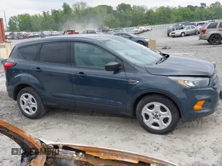 2019 Ford Escape S с VIN 1FMCU0F75KUB83831, выставлен на аукционе IAAI как лот 42048617 с пробегом 164 927 миль миль и . История ставок и продаж доступна на DreamBid. Изображение 13.
