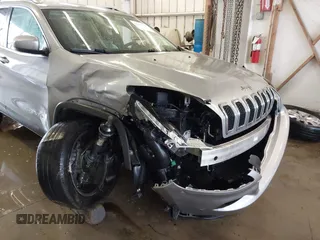 2014 Jeep Cherokee Limited z VIN 1C4PJMDS3EW183784, wystawiony jako IAAI lot #42225703 z przebiegiem 193 507 mil mil oraz . Historia ofert i sprzedaży dostępna na DreamBid. Obrazek 6.
