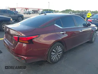 2024 Nissan Altima SV with VIN 1N4BL4DV1RN405299, listed as a IAAI auction lot 42235613 with 4,127 mi miles and . Bid and sale history available at DreamBid. Image 4.