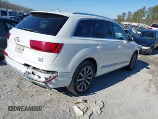 2017 Audi Q7 Premium Plus with VIN WA1LAAF78HD009287, listed as a IAAI auction lot 41327189 with 121,483 mi miles. Bid and sale history available at carsss.com. Image 4.