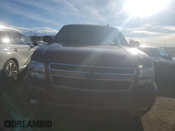 2008 Chevrolet Suburban 2LT z VIN 3GNFK16368G285040, wystawiony jako Copart lot #46346455 z przebiegiem 198 972 mil mil oraz Nie do naprawy • Non repairable. Historia ofert i sprzedaży dostępna na DreamBid. Obrazek 5.
