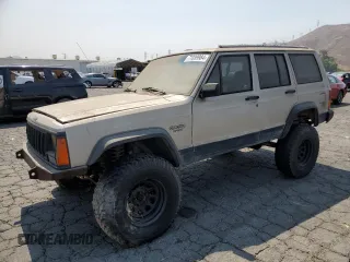 1996 Jeep Cherokee Sport with VIN 1J4FJ68S4TL146513, listed as a Copart auction lot 71039984 with 330,765 mi miles and Clean Title. Bid and sale history available at carsss.com. Image 1.