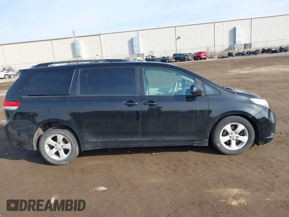 2011 Toyota Sienna LE AAS with VIN 5TDKK3DC4BS141226, listed as a IAAI auction lot 41786997 with 206,100 mi miles. Bid and sale history available at carsss.com. Image 13.