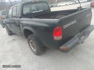2000 Dodge Dakota Sport with VIN 1B7HG2AZ6YS661541, listed as a IAAI auction lot 41674406 with 204,117 mi miles. Bid and sale history available at carsss.com. Image 3.