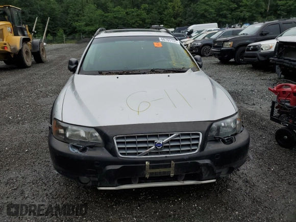 2001 Volvo V70 with VIN YV1SZ58D811036687, listed as a Copart auction lot 60785155 with Not provided miles and Salvage title. Bid and sale history available at DreamBid. Image 5.