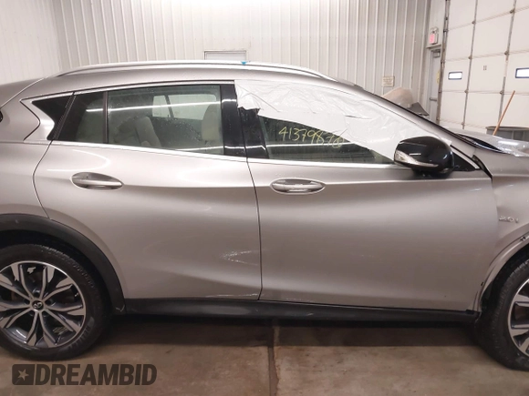 2017 Infiniti QX30 Luxury with VIN SJKCH5CR6HA038610, listed as a IAAI auction lot 41379870 with 90,402 mi miles. Bid and sale history available at carsss.com. Image 13.