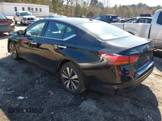 2022 Nissan Altima 2.5 SV with VIN 1N4BL4DV6NN320677, listed as a IAAI auction lot 41636623 with 65,696 mi miles. Bid and sale history available at carsss.com. Image 3.