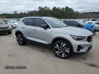 2023 Volvo XC40 Ultimate Dark Theme z VIN YV4L12UX2P2098537, wystawiony jako Copart lot #82546974 z przebiegiem 5 477 mil mil oraz Szkoda całkowita • Salvage title. Historia ofert i sprzedaży dostępna na DreamBid. Obrazek 4.