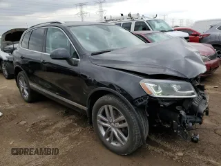 2016 Volkswagen Touareg Sport with VIN WVGEF9BP4GD011455, listed as a Copart auction lot 49734885 with 145,450 mi miles and Salvage Title. Bid and sale history available at DreamBid. Image 4.