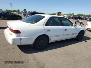 1999 Toyota Camry LE z VIN 4T1BG22K7XU440181, wystawiony jako Copart lot #59304385 z przebiegiem 113 864 mil mil oraz Czysty tytuł • Clean title. Historia ofert i sprzedaży dostępna na DreamBid. Obrazek 3.