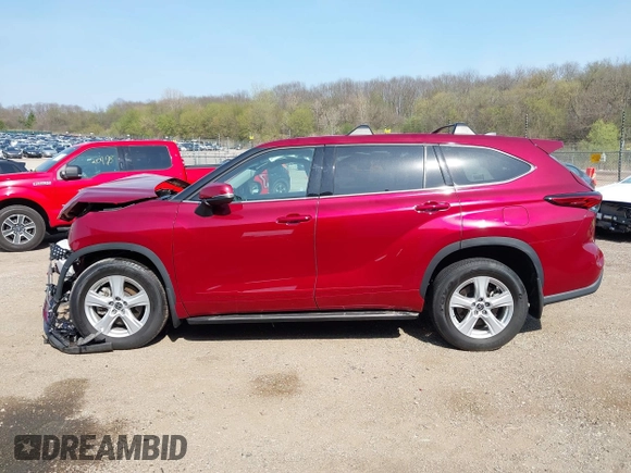 2022 Toyota Highlander LE with VIN 5TDBZRBH7NS569311, listed as a IAAI auction lot 42117066 with 18,579 mi miles and . Bid and sale history available at DreamBid. Image 14.