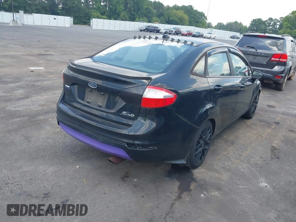 2018 Ford Fiesta S z VIN 3FADP4AJ0JM131607, wystawiony jako IAAI lot #42707624 z przebiegiem 109 815 mil mil oraz . Historia ofert i sprzedaży dostępna na DreamBid. Obrazek 4.