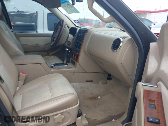 2007 Ford Explorer Eddie Bauer z VIN 1FMEU64E67UA75755, wystawiony jako IAAI lot #42363410 z przebiegiem 243 746 mil mil oraz . Historia ofert i sprzedaży dostępna na DreamBid. Obrazek 5.