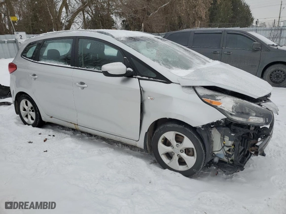 2014 Kia Rondo LX with VIN KNAHT8A30E7012971, listed as a Copart auction lot 89006065 with 213,962 mi miles and Clean Title. Bid and sale history available at carsss.com. Image 4.