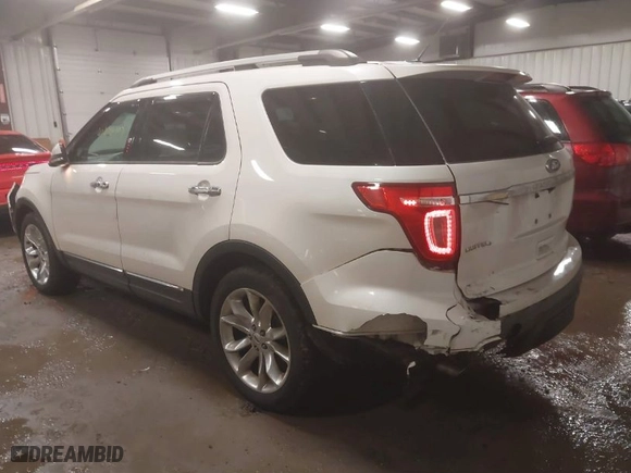 2015 Ford Explorer Limited with VIN 1FM5K8F80FGA62876, listed as a IAAI auction lot 41444117 with 132,791 mi miles. Bid and sale history available at carsss.com. Image 3.