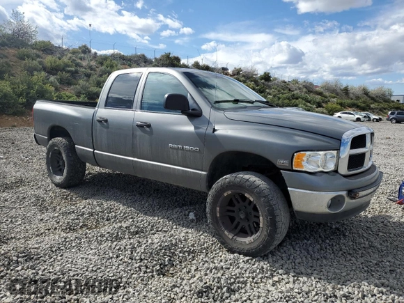 2005 Dodge 1500 SLT z VIN 1D7HU18D95S240346, wystawiony jako Copart lot #56873935 z przebiegiem 306 734 mil mil oraz Szkoda całkowita • Salvage title. Historia ofert i sprzedaży dostępna na DreamBid. Obrazek 4.