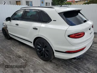 2021 Bentley Bentayga V8 z VIN SJAAM2ZV9MC036858, wystawiony jako Copart lot #41018244 z przebiegiem 29 054 mil mil oraz Nie do naprawy. Historia ofert i sprzedaży dostępna na DreamBid. Obrazek 2.