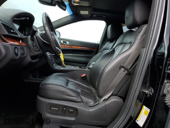 2018 Lincoln MKT with VIN 2LMHJ5NK9JBL00840, listed as a Copart auction lot 49354005 with 259,267 mi miles and Salvage Title. Bid and sale history available at carsss.com. Image 7.