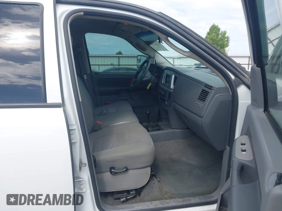 2006 Dodge 3500 SLT z VIN 3D7LX38CX6G191784, wystawiony jako IAAI lot #42267999 z przebiegiem 202 933 mil mil oraz . Historia ofert i sprzedaży dostępna na DreamBid. Obrazek 5.