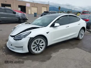 2023 Tesla Model 3 z VIN 5YJ3E1EA5PF383595, wystawiony jako IAAI lot #41965562 z przebiegiem 35 878 mil mil oraz . Historia ofert i sprzedaży dostępna na DreamBid. Obrazek 2.