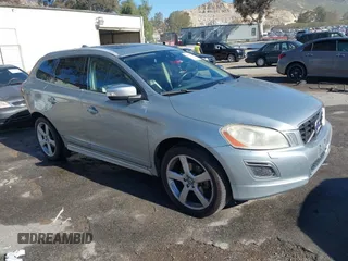 2010 Volvo XC60 3.0T with VIN YV4992DZ0A2109997, listed as a IAAI auction lot 41862289 with 105,979 mi miles. Bid and sale history available at carsss.com. Image 1.