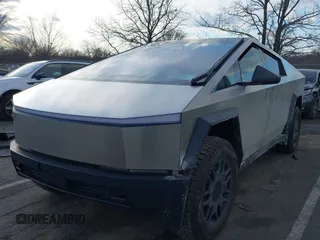 2024 Tesla Cybertruck с VIN 7G2CEHEDXRA026834, выставлен на аукционе IAAI как лот 41448419 с пробегом 2 938 миль миль и . История ставок и продаж доступна на DreamBid. Изображение 17.