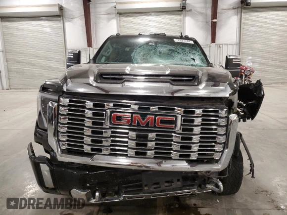 2024 GMC Sierra 3500HD Denali z VIN 1GT49WEY5RF308915, wystawiony jako Copart lot #72927244 z przebiegiem 18 383 mil mil oraz Szkoda całkowita • Salvage title. Historia ofert i sprzedaży dostępna na DreamBid. Obrazek 5.