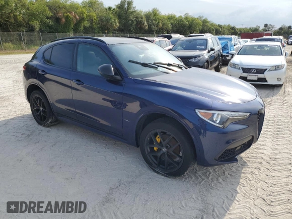 2020 Alfa Romeo Stelvio Sport z VIN ZASPAJAN8L7C91197, wystawiony jako Copart lot #74494494 z przebiegiem Nie podano mil oraz Nie do naprawy • Non repairable. Historia ofert i sprzedaży dostępna na DreamBid. Obrazek 4.
