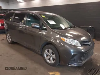 2018 Toyota Sienna LE Auto Access Seat with VIN 5TDKZ3DC3JS906162, listed as a IAAI auction lot 41863331 with 200,655 mi miles. Bid and sale history available at carsss.com. Image 1.