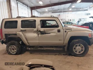 2008 Hummer H3 SUV with VIN 5GTEN13E488177368, listed as a IAAI auction lot 41424036 with 89,278 mi miles. Bid and sale history available at carsss.com. Image 13.